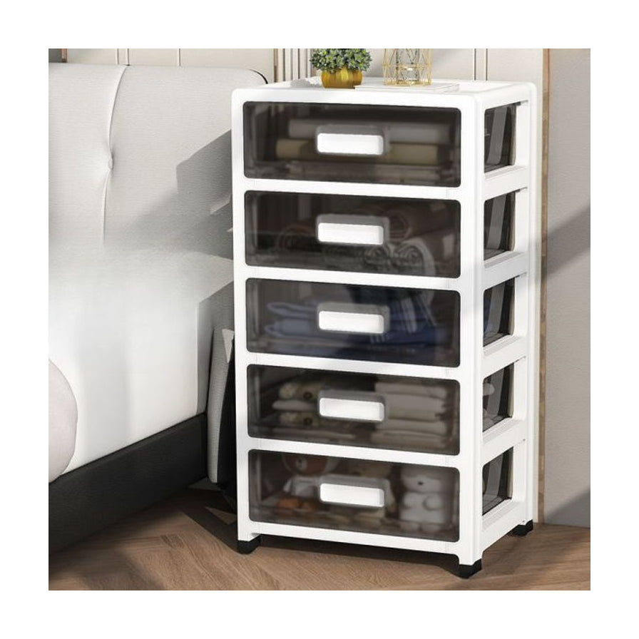 白色五层抽屉收纳柜放置在卧室床边缝隙处，展示窄缝收纳场景，地面为木地板。