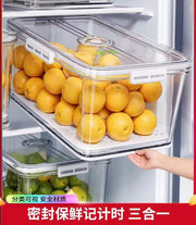 三层叠加展示的冰箱肉类蔬果保鲜盒分别装有肉类玉米和蔬菜