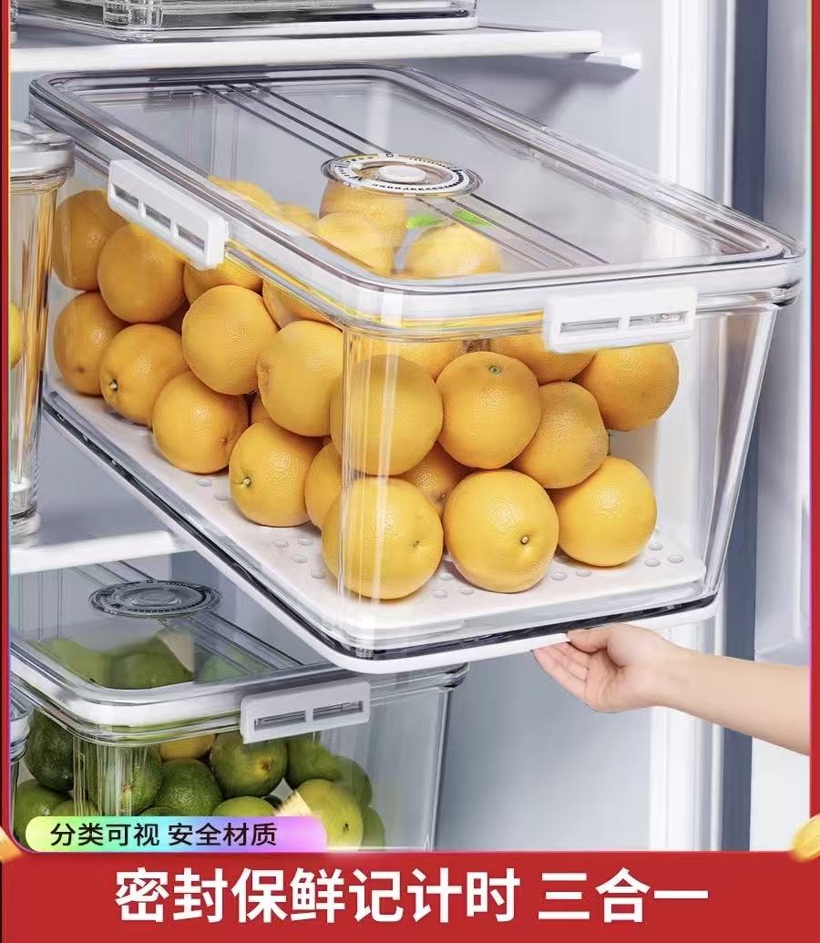 三层叠加展示的冰箱肉类蔬果保鲜盒分别装有肉类玉米和蔬菜