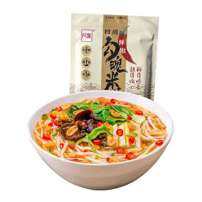 阿宽勾魂米线包装正面图，展示四川鲜辣风味的袋装速食产品
