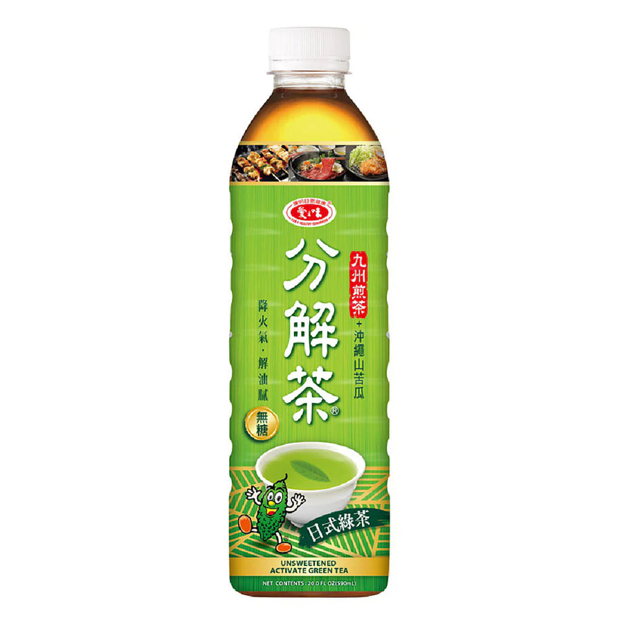 爱之味分解茶日式绿茶口味瓶装，浅绿色包装，瓶身印有九州煎茶加冲绳山苦瓜字样，标注无糖。瓶底展示一杯清澈的绿茶。