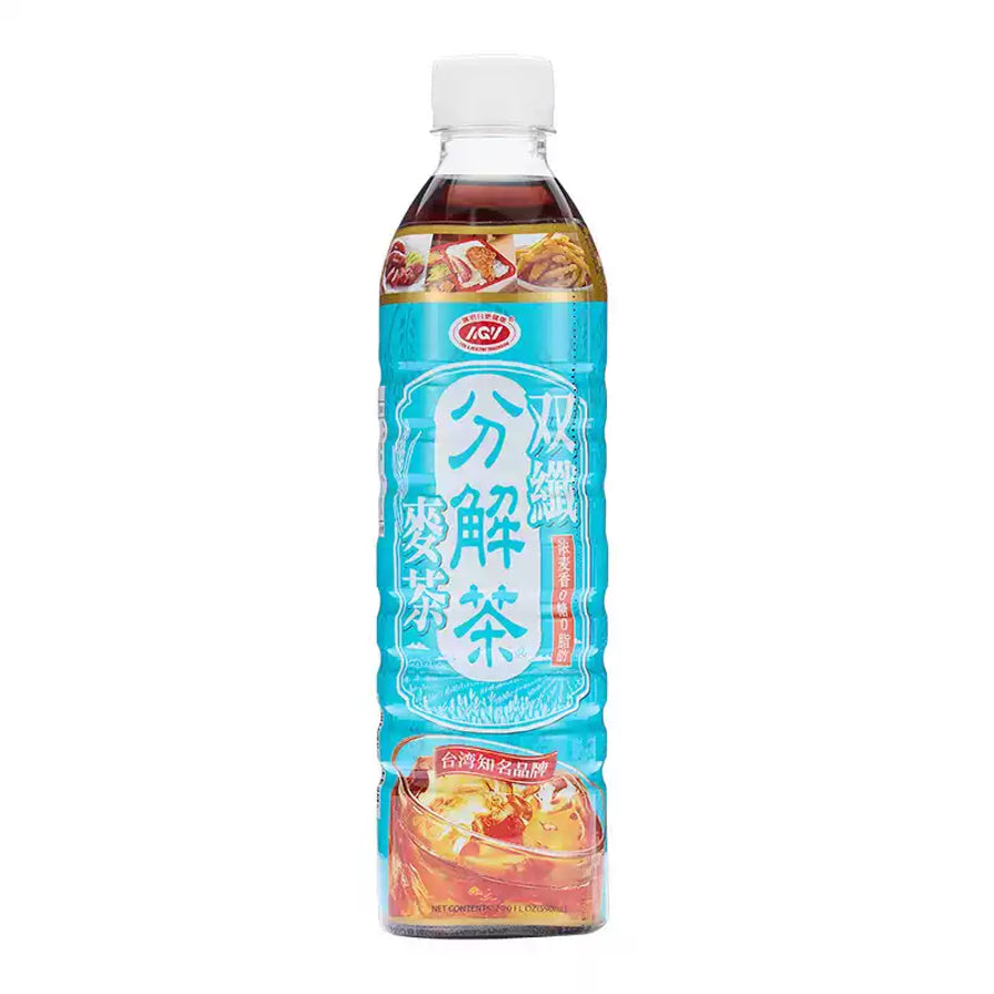 爱之味分解茶双纤麦茶口味瓶装，浅蓝色包装，瓶身印有双纤麦茶字样，标注0糖0脂肪。瓶底展示冰镇麦茶图案。