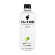 外星人电解质水青柠口味500ml瓶装，白色瓶身印有黑色外星人LOGO，标注0糖0卡，配有青柠切片图案。