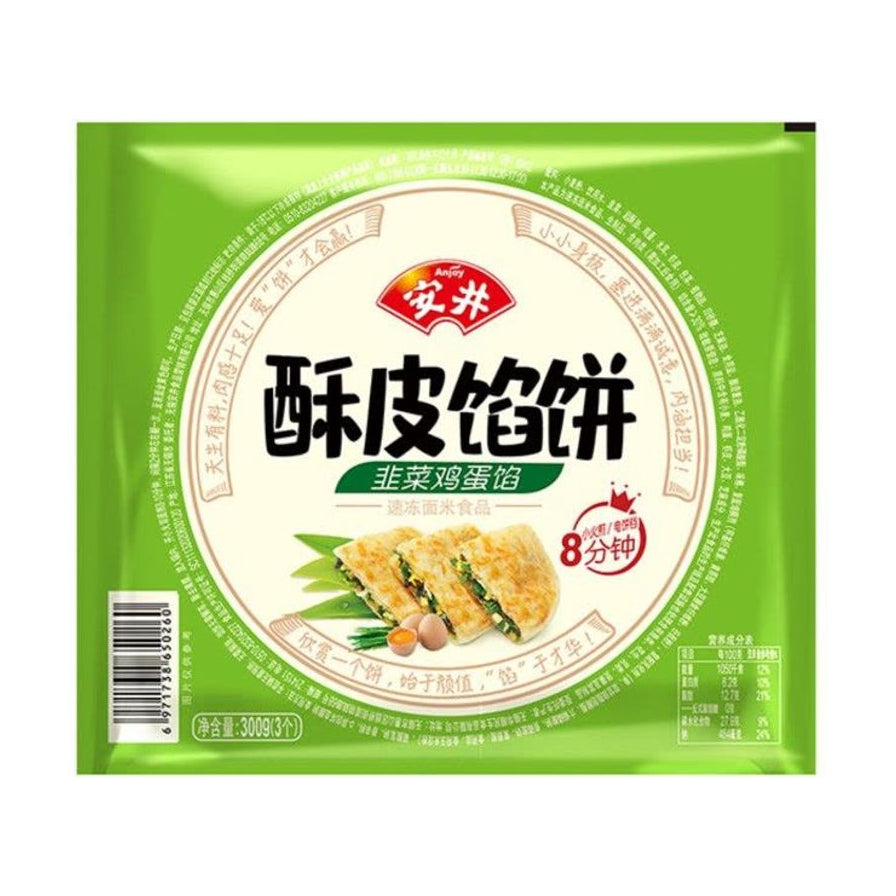 安井酥皮馅饼韭菜鸡蛋味单袋包装正面图，绿色背景，印有品牌 Logo、产品名称及营养成分表。