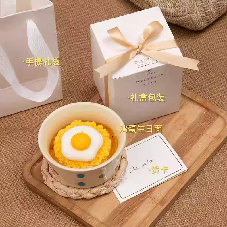 香薰蜡烛细节展示图，呈现烛杯质感与盖子设计，适合小空间摆放。