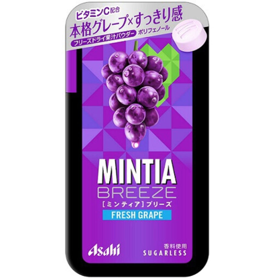 Asahi Mintia Breeze 葡萄味大粒薄荷糖，紫色包装盒上印有一串多汁的紫色葡萄，右上角有一颗淡紫色薄荷糖。
