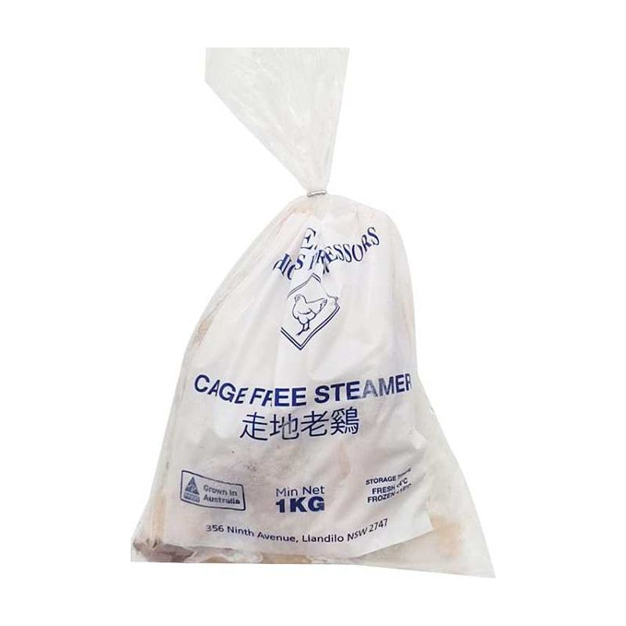 澳洲本地新鲜走地靓老鸡的透明塑料袋包装，包装上印有 Cage Free Steamer 走地老鸡字样，净重约 1kg。