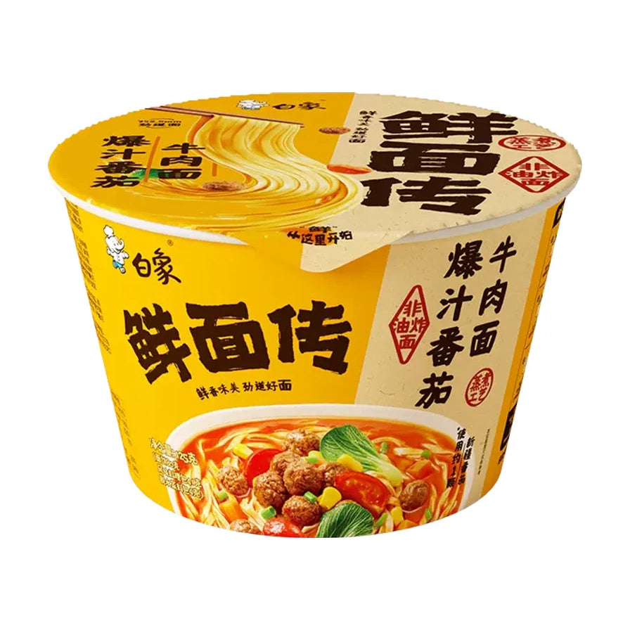 白象鲜面传爆汁番茄牛肉面桶装，黄色包装，展示非油炸面条和浓郁番茄汤底效果图