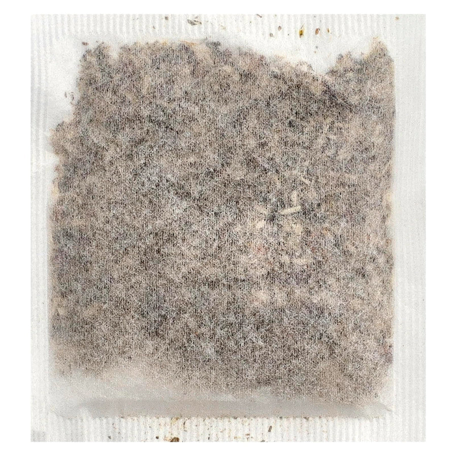 翔芳竹炭汽车净化包的特写镜头，展示米灰色透气无纺布袋的纹理细节，内部隐约可见黑色竹炭颗粒。