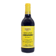 宝鼎上海辣酱油 640ml 瓶装正面图，透明瓶身展示深色酱汁与红色标签