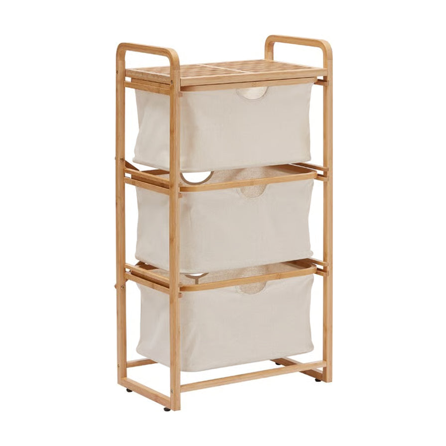竹木框架三层抽屉式收纳架，配有米色布艺储物篮，白色背景正面展示。