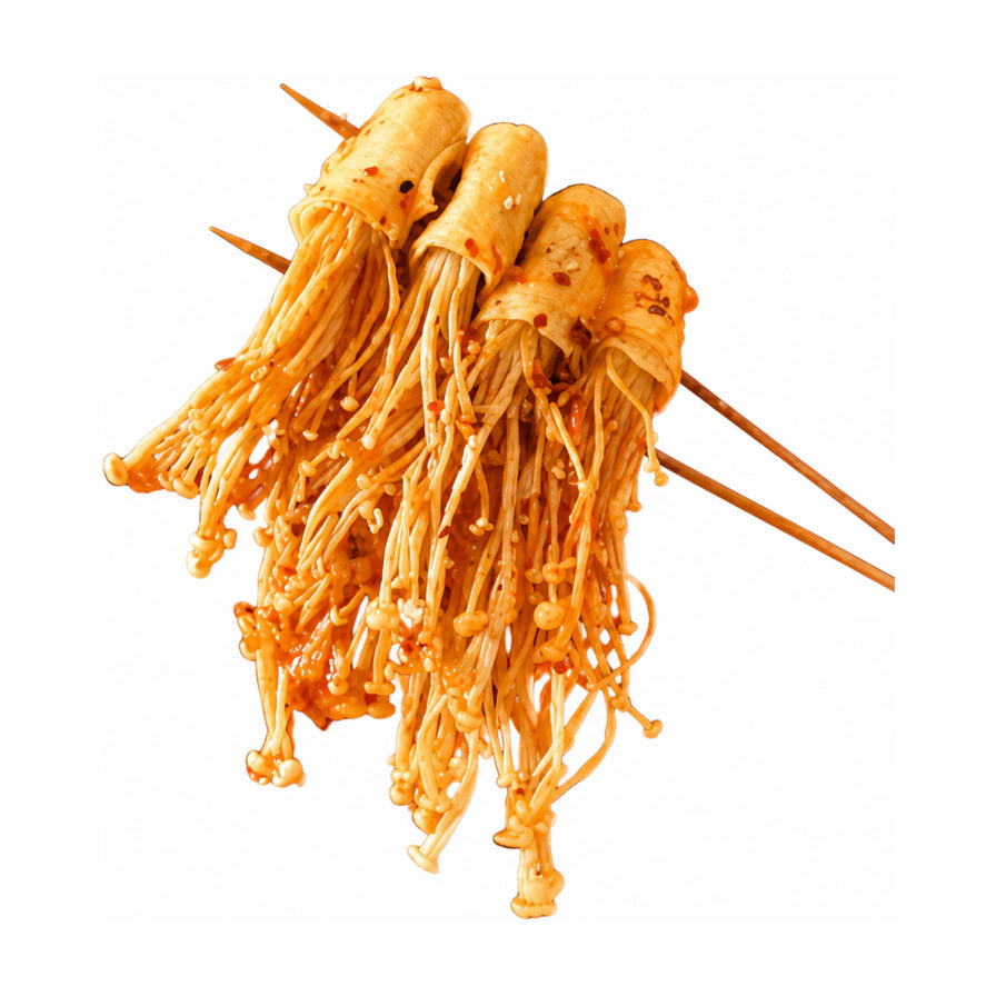 白色背景下的一串豆皮金针菇炸串，豆皮包裹着金针菇，表面刷有辣椒油和调料，呈现焦香诱人的色泽。