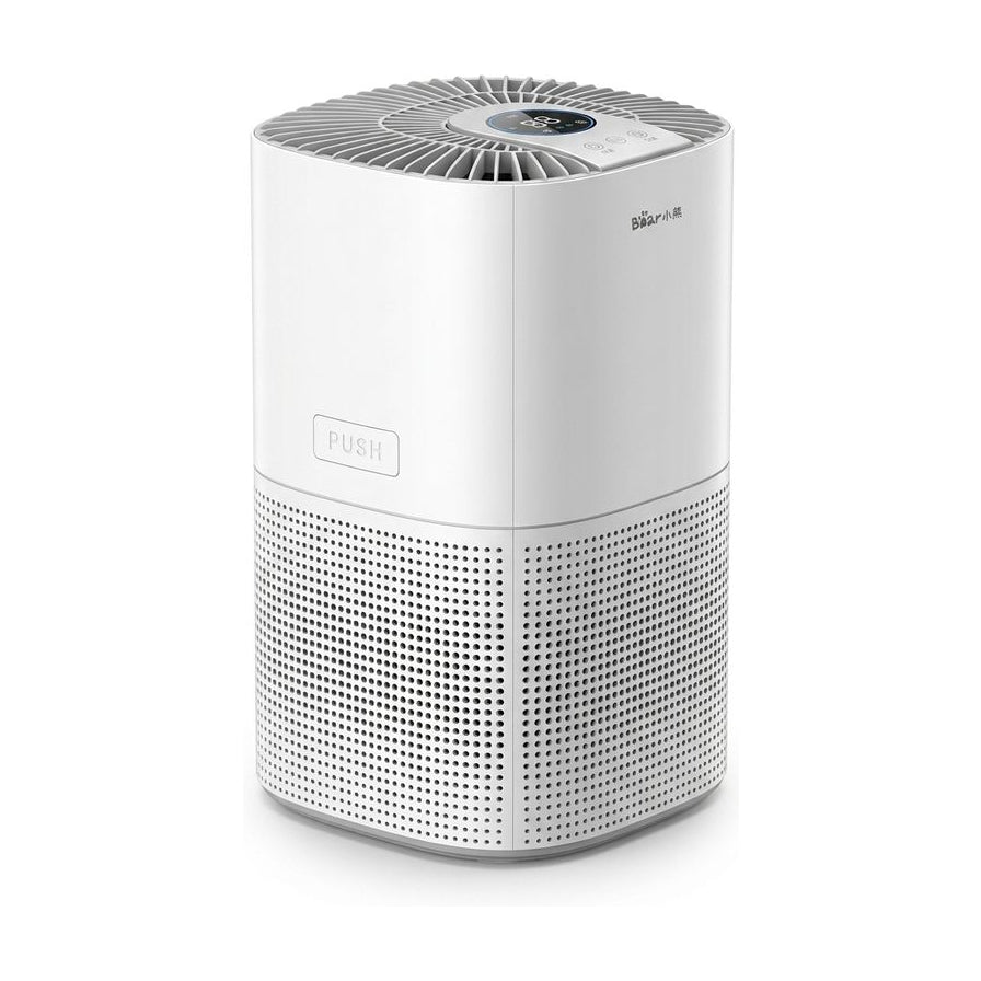 小熊 H15C2 空气净化器，白色简约机身，顶部设有触控面板和出风口，正面有 PUSH 按键和网格进风口。