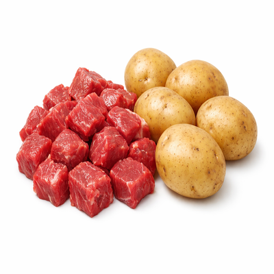 土豆炖牛肉食材特写，展示大块原切牛腩和完整土豆原料，强调真材实料。