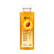 良品铺子红杏冰茶，透明瓶装展示橙黄色茶汤与红杏图案标签