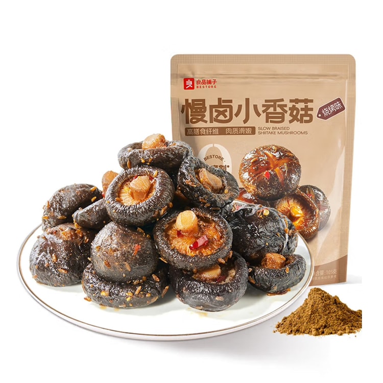 良品铺子慢卤小香菇产品细节图，展示深褐色香菇纹理与酱汁光泽。