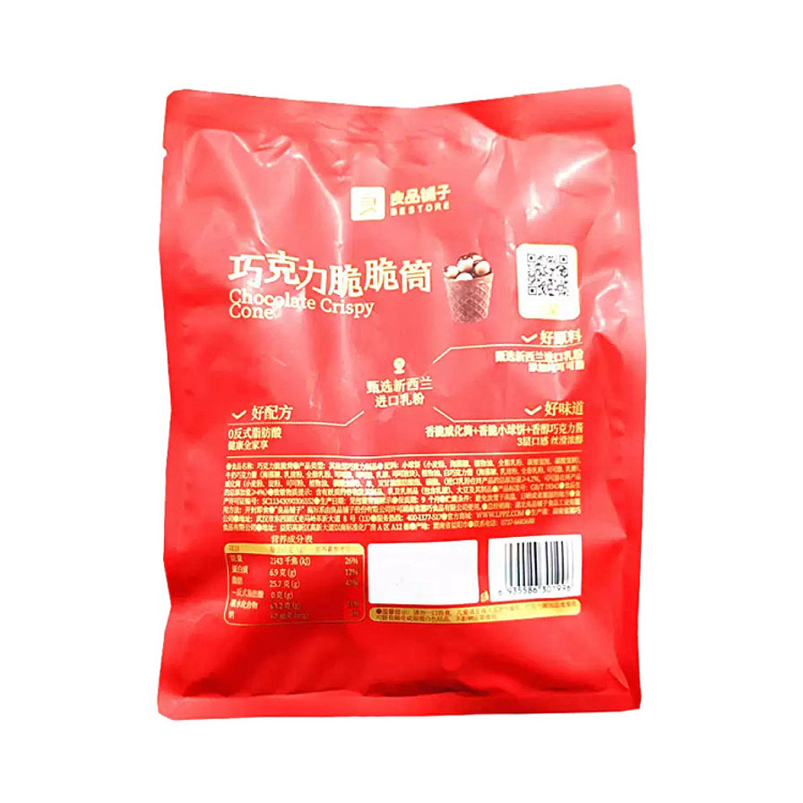 良品铺子巧克力脆脆筒包装背面，详细列出产品配料表、营养成分表、条形码及0反式脂肪酸等健康卖点。