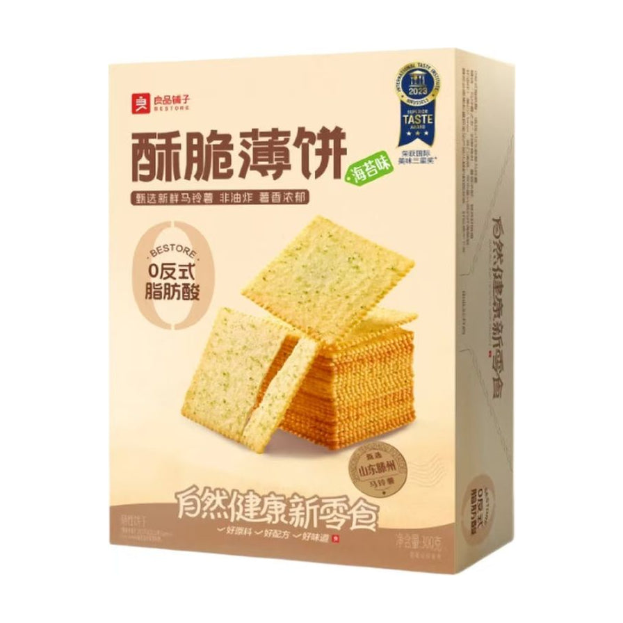 良品铺子酥脆薄饼海苔味300g盒装，包装正面展示了层叠的方形薄饼，标注有非油炸、0反式脂肪酸及海苔味等产品卖点。