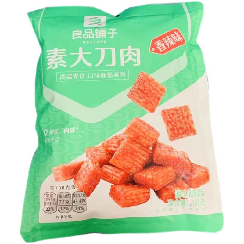 良品铺子素大刀肉零食包装展示图，清晰呈现香辣口味标识及 260g 净含量信息。