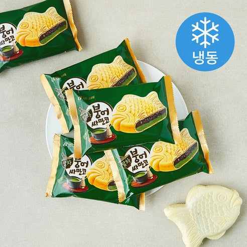 宾格瑞三曼多抹茶味鱼形冰淇淋三明治单支展示，绿色抹茶风味内馅细节