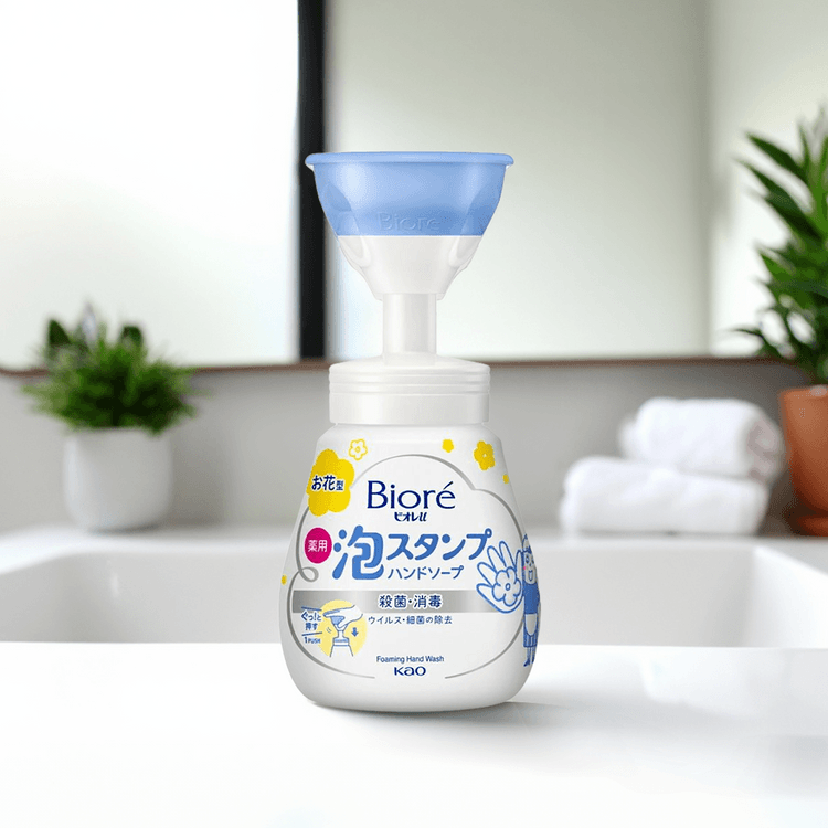 碧柔小花型泡沫洗手液细节图，展示按压泵头结构与瓶身设计