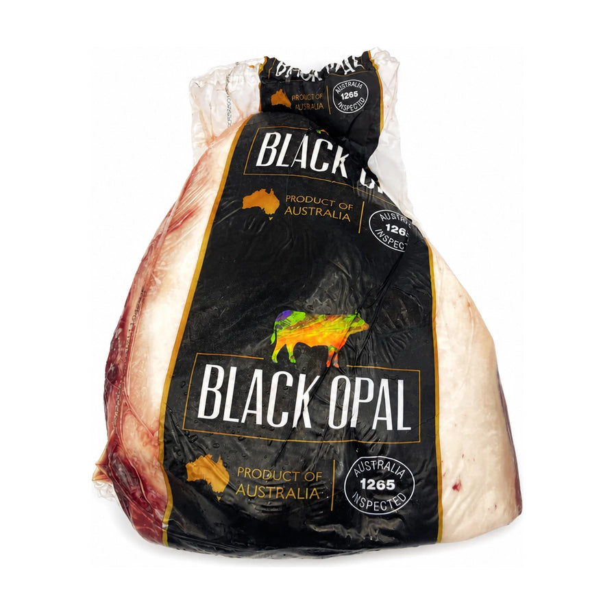 Black Opal 黑蛋白石和牛保乐肩整块装，白色背景，包装上印有品牌标志和澳大利亚产地标识。