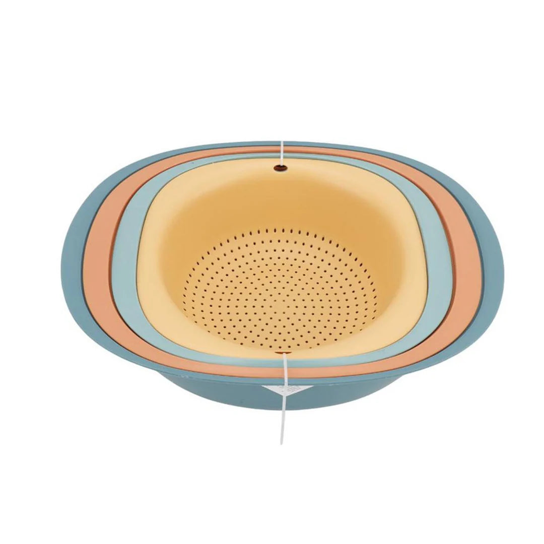 蓝橘双色双层沥水篮，内篮镂空外盆接水，展示分体嵌套结构与防滑提手细节。