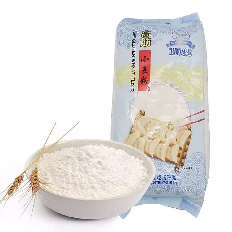 蓝双匙高筋小麦粉 2.5kg 袋装正面图，白色包装印有蓝色品牌标识