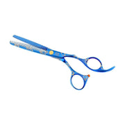 蓝色金属打薄剪刀特写，展示锯齿状刀刃和人体工学手柄细节