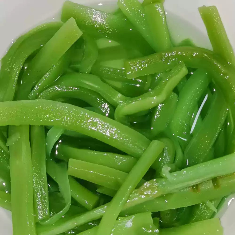标准规格包装的水煮贡菜正面图，袋身印有中文品牌与产品信息。