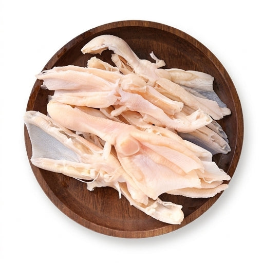 标准装无骨鸭掌熟食特写，展示去骨留筋的爽脆质感与卤味色泽