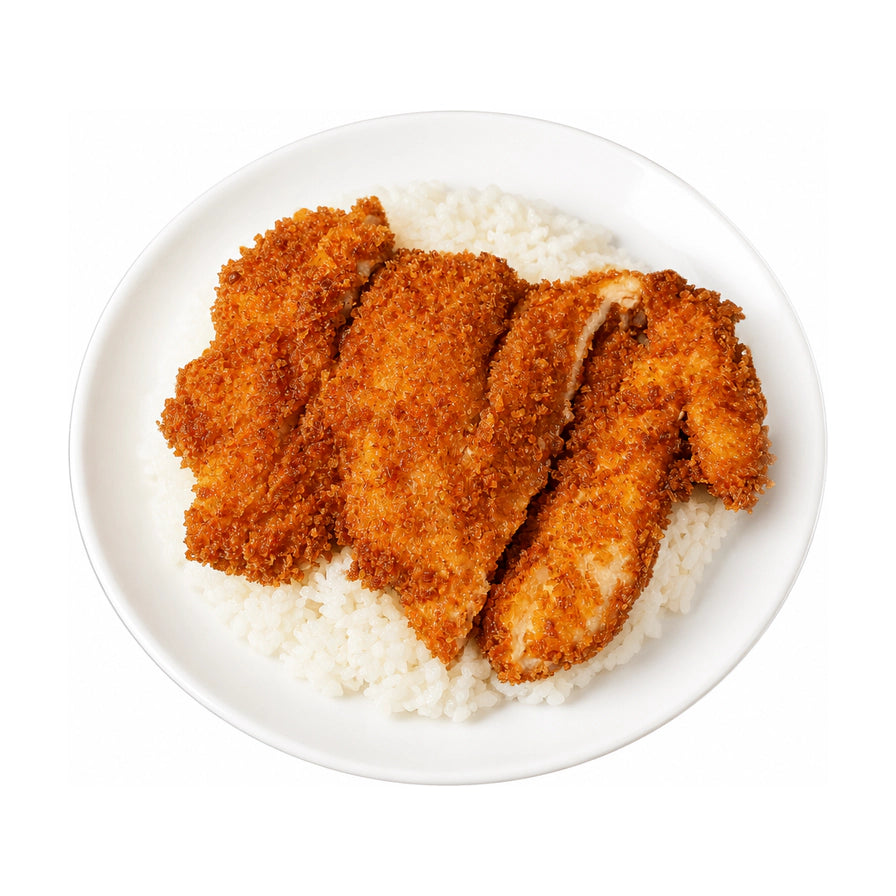 白色圆盘中盛放的无骨炸鸡饭，金黄酥脆的炸鸡块铺在饱满的白米饭上，俯拍视角。