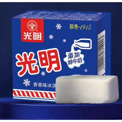 光明经典 1915 香草冰淇淋家庭装正面图，白色圆桶包装展示品牌与品名