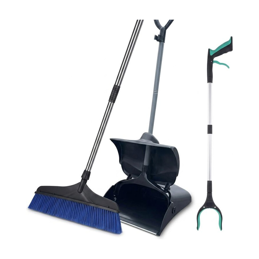 白色背景下的清洁工具三件套，包含一把蓝色刷毛的长柄扫把、一个带盖的黑色簸箕以及一个长柄垃圾夹。