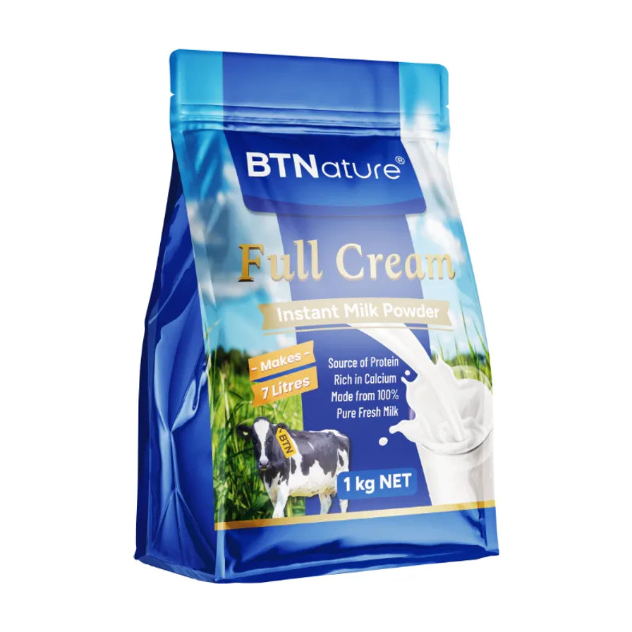 BTNature 全脂成人奶粉 1kg 蓝色袋装，包装上印有奶牛、牧场和牛奶倒入杯中的图案，标注高钙高蛋白及澳洲奶源。