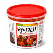 Byulmi 韩国风味切件泡菜 900g 桶装，白色桶身配红色顶盖，标签显示 Park's Kimchi 品牌及韩文标识，侧面印有配料表和营养成分信息。