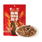 洽洽与麻辣王子联名款麻辣辣条味瓜子包装袋，前方摆放着一碟饱满的葵花籽。