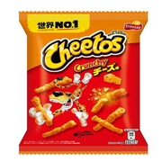 日本版奇多 Crunchy 起司味膨化零食包装正面，展示不规则棒状造型与浓郁芝士涂层