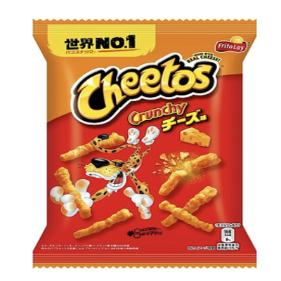 日本版奇多 Crunchy 起司味膨化零食包装正面，展示不规则棒状造型与浓郁芝士涂层