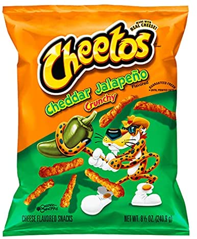 日本版奇多 Crunchy 青辣椒起司味膨化零食包装展示，绿色元素点缀独特辛辣口感