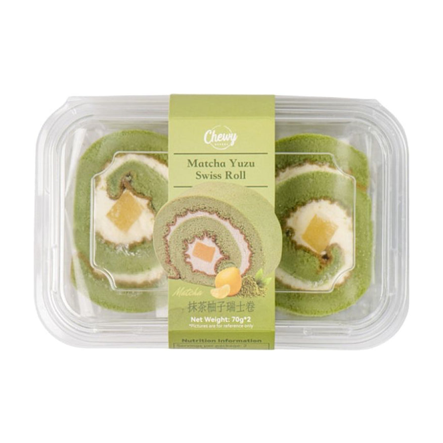 CHEWY 抹茶柚子瑞士卷包装图，透明盒装内含两枚抹茶蛋糕卷，中间夹有奶油和柚子果肉，包装封条印有 Matcha Yuzu Swiss Roll 字样。