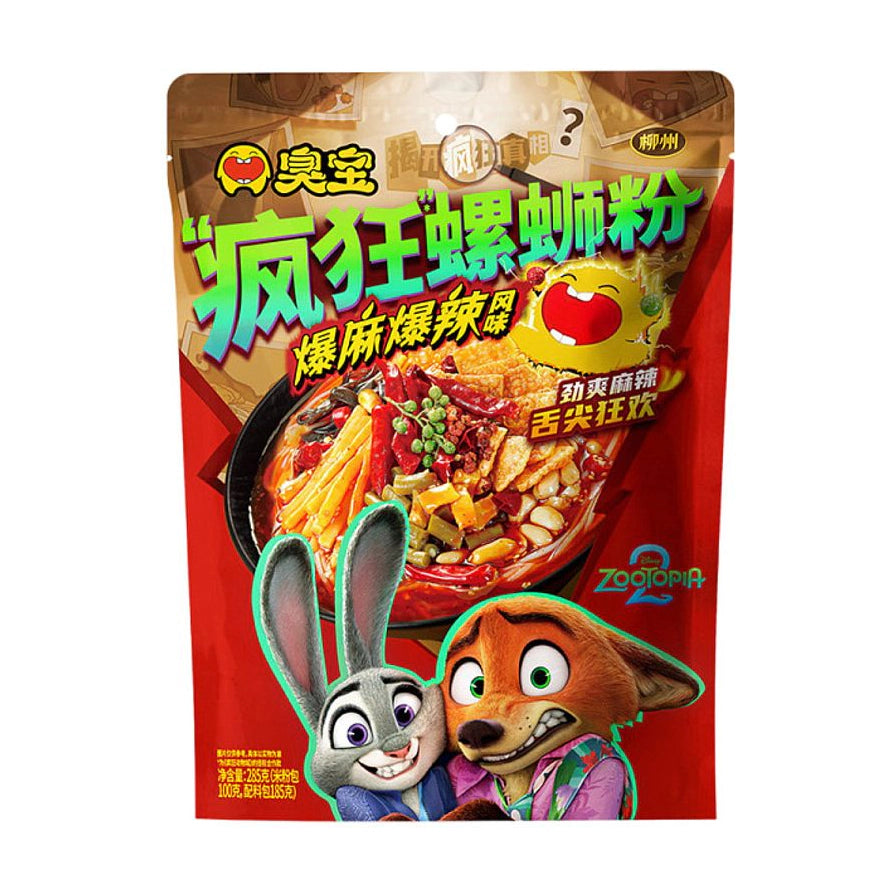 臭宝爆麻爆辣味柳州螺蛳粉包装正面，印有疯狂动物城朱迪和尼克形象，展示红油汤底、辣椒和丰富配料的成品碗图。