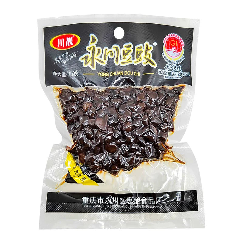 川靓永川豆豉 100g 包装正面，颗粒饱满的固态发酵豆豉特写