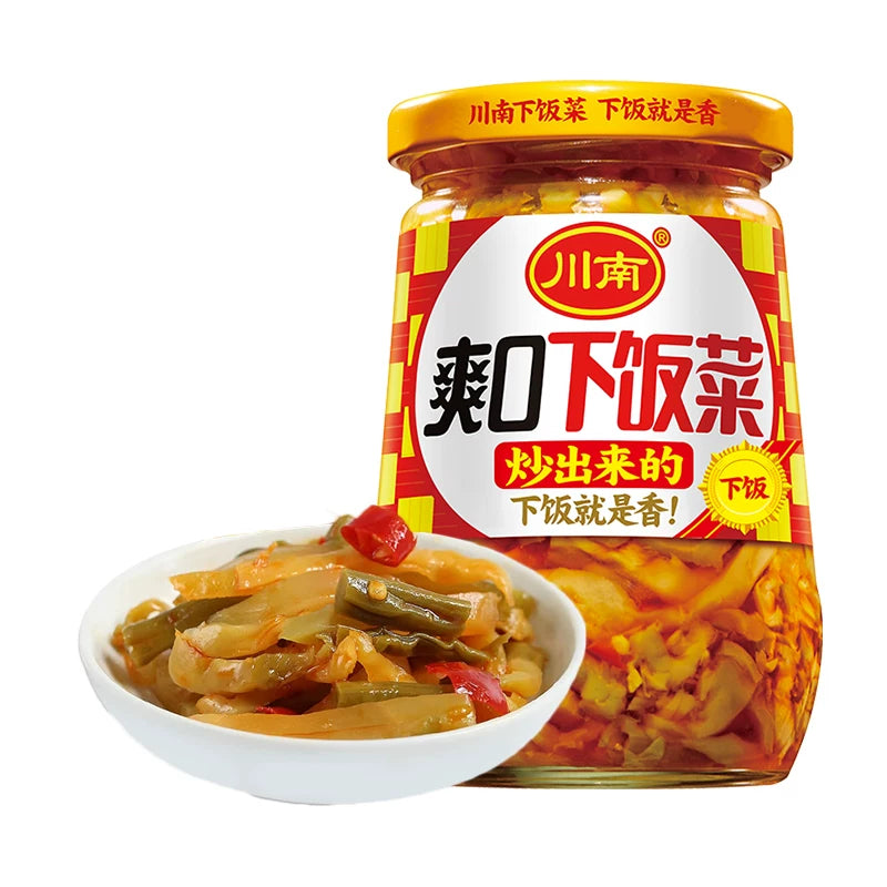 川南下饭菜爽口口味瓶身特写，展示清新爽口酱菜