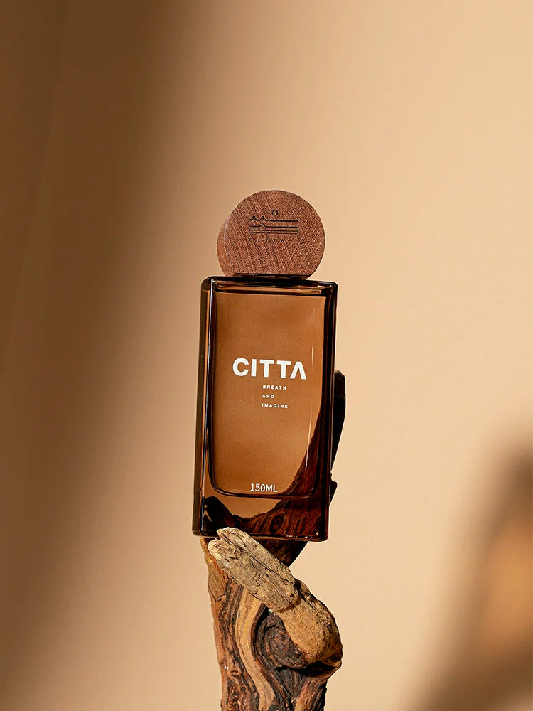 CITTA 无火香薰玻璃瓶身侧面细节及标签特写