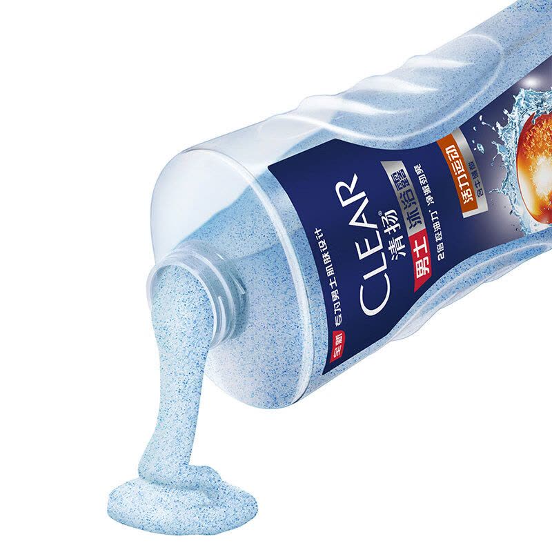 清扬男士沐浴露质地展示，蓝色颗粒状液体从瓶口倒出，呈现清爽控油配方细节。