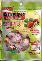 Cozy Nook 衣物防蛀防霉片剂标准装包装正面，白色盒身印有产品图示与说明文字