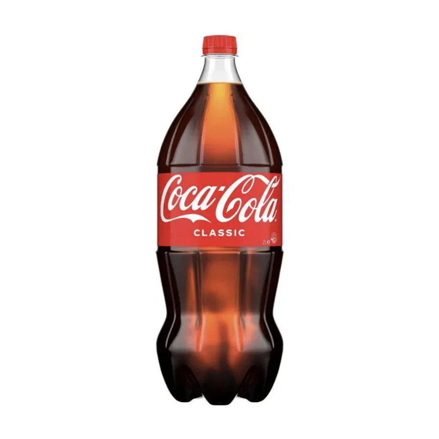 经典可口可乐2升大瓶装，红色瓶盖与经典红色标签，瓶身印有Coca - Cola Classic字样。