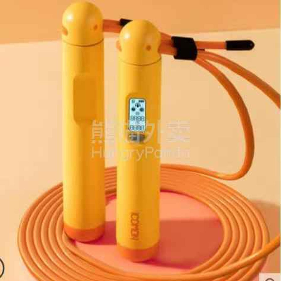 COMON 智能计数跳绳轻盈款，黄色手柄配有长绳，展示智能计数显示屏。