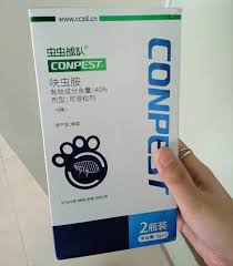 虫虫战队蟑螂药可溶粒剂产品细节图，展示药剂颗粒形态。